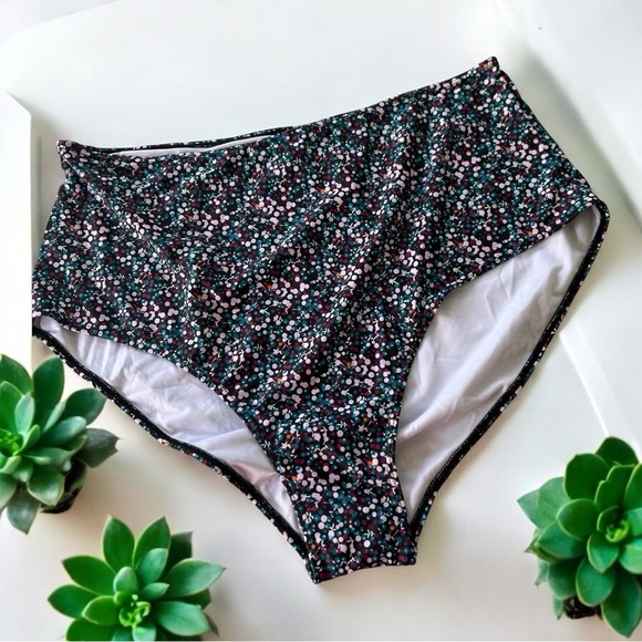 NWT! 2-Piece bubble print swimsuit size 18/20 or 2X - Picture 3 of 5